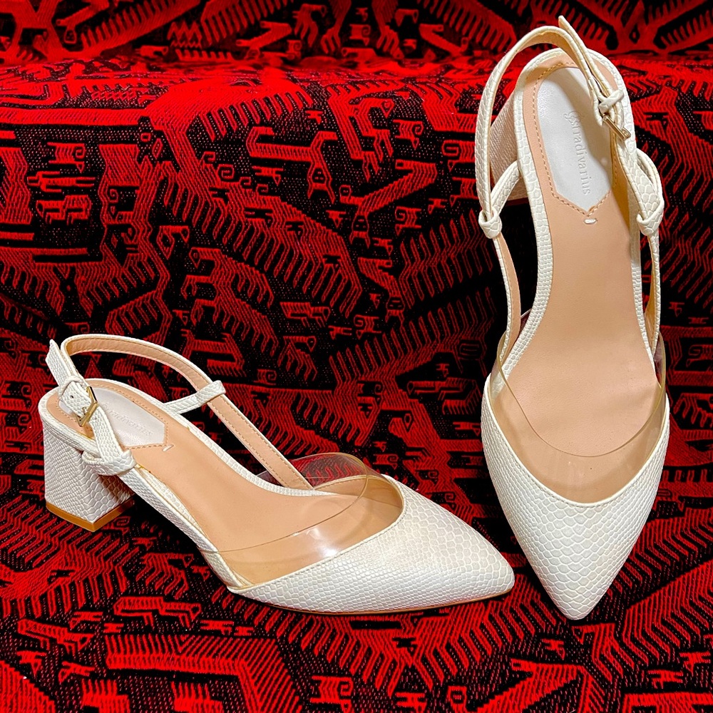 STRADIVARIUS pointed heeled shoes with clear detail in nude.
